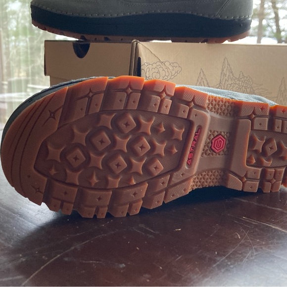 Organic Hemp Light Hikers. New in box. - Picture 7 of 7